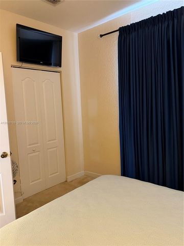 3955 NE 13th Dr, Homestead, FL 33033