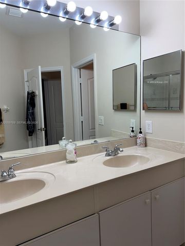 3955 NE 13th Dr, Homestead, FL 33033