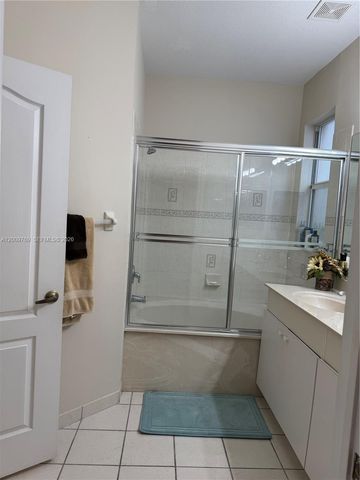 3955 NE 13th Dr, Homestead, FL 33033