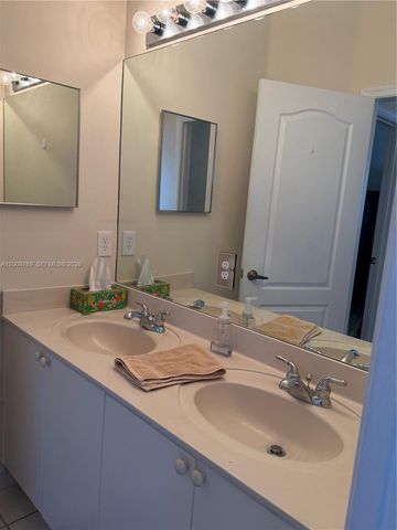 3955 NE 13th Dr, Homestead, FL 33033