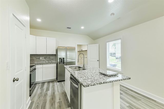 18433 Novarra Drive, Conroe, TX 77306