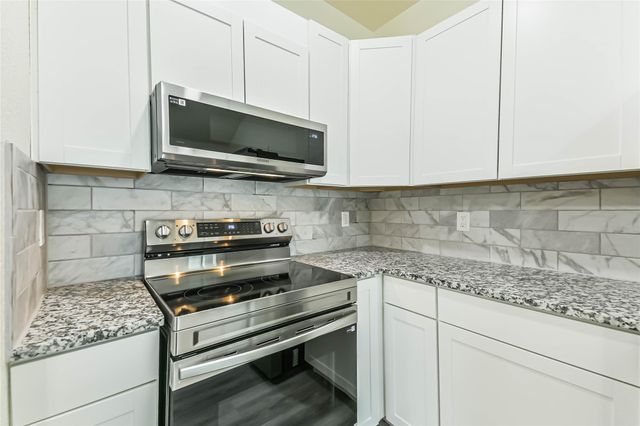 18433 Novarra Drive, Conroe, TX 77306