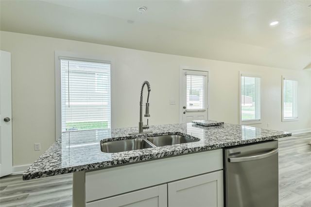 18433 Novarra Drive, Conroe, TX 77306