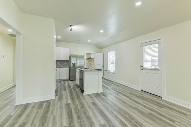 18433 Novarra Drive, Conroe, TX 77306