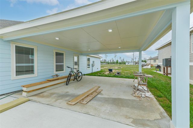 18433 Novarra Drive, Conroe, TX 77306