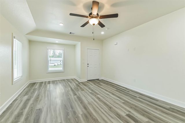 18433 Novarra Drive, Conroe, TX 77306