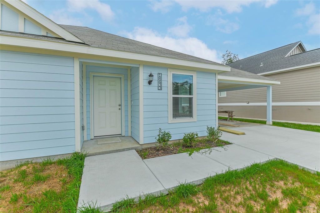 18433 Novarra Drive, Conroe, TX 77306