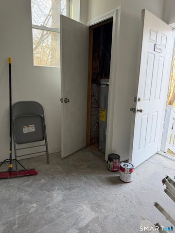 77 Hamilton Avenue, Norwich, CT 06360