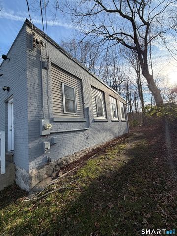 77 Hamilton Avenue, Norwich, CT 06360