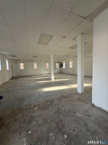 77 Hamilton Avenue, Norwich, CT 06360