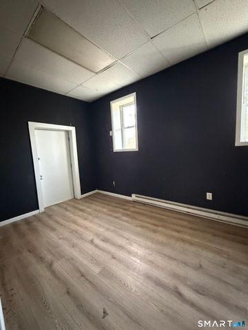 77 Hamilton Avenue, Norwich, CT 06360