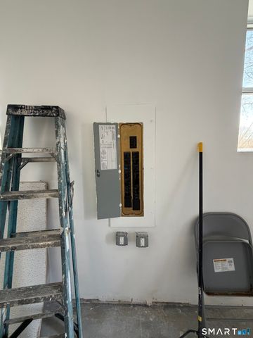 77 Hamilton Avenue, Norwich, CT 06360