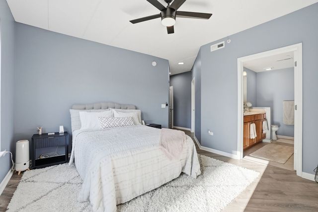 656 Pearson Street 203, Des Plaines, IL 60016