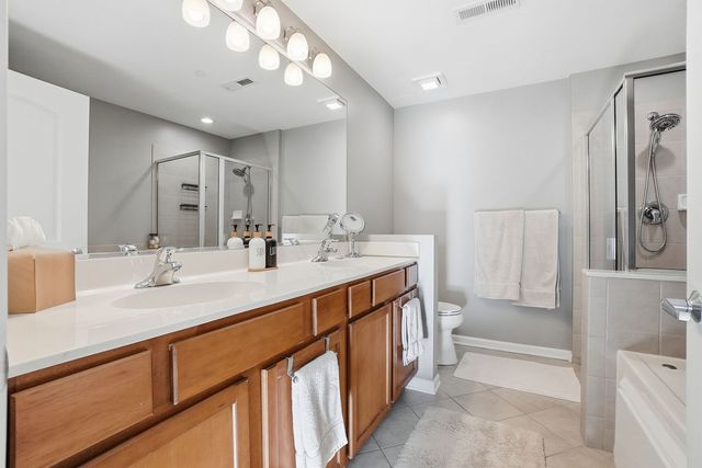 656 Pearson Street 203, Des Plaines, IL 60016