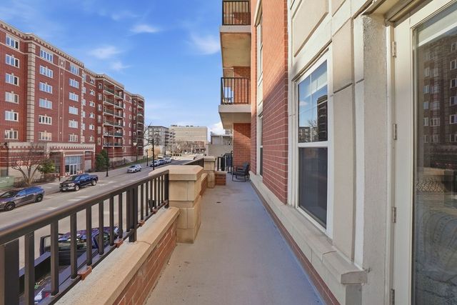 656 Pearson Street 203, Des Plaines, IL 60016