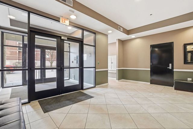 656 Pearson Street 203, Des Plaines, IL 60016