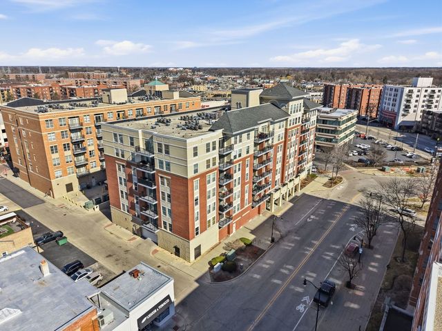 656 Pearson Street 203, Des Plaines, IL 60016