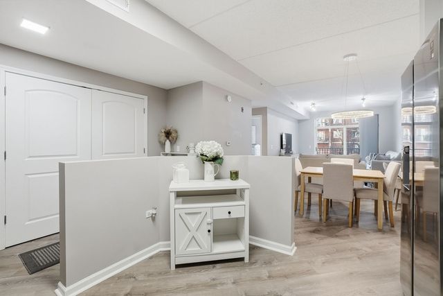 656 Pearson Street 203, Des Plaines, IL 60016