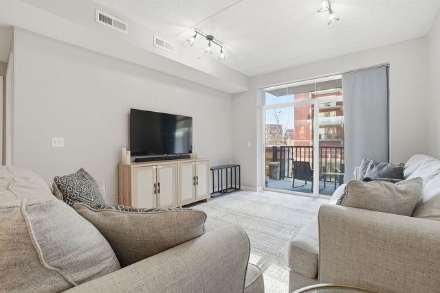 656 Pearson Street 203, Des Plaines, IL 60016