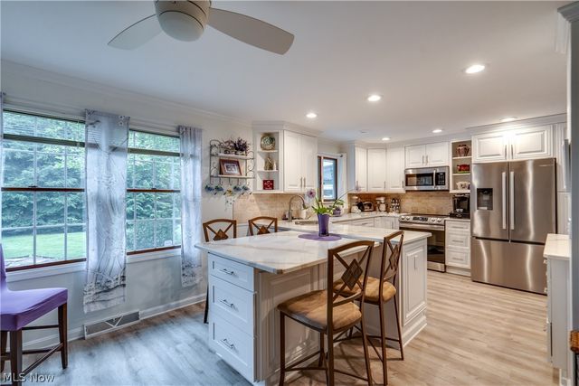 2420 Orchid Street NW, North Canton, OH 44720