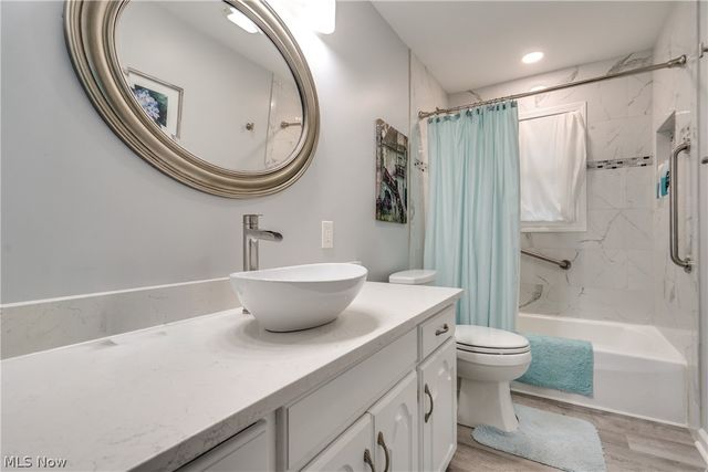 2420 Orchid Street NW, North Canton, OH 44720