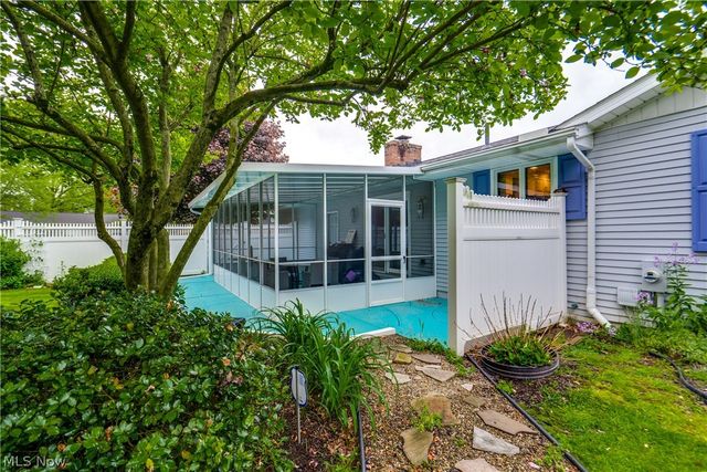 2420 Orchid Street NW, North Canton, OH 44720