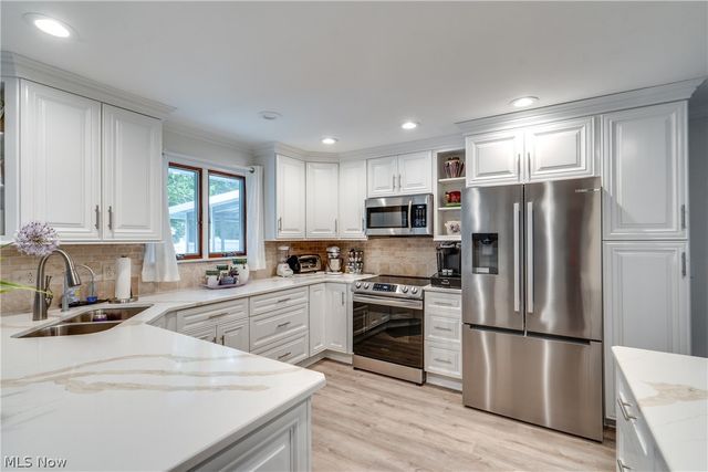 2420 Orchid Street NW, North Canton, OH 44720