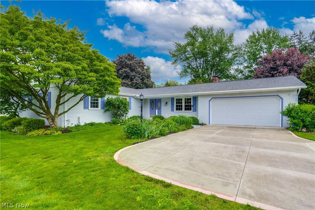 2420 Orchid Street NW, North Canton, OH 44720