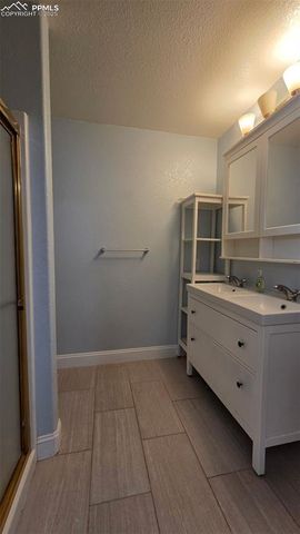 110 W Blakeland Drive, Pueblo, CO 81007