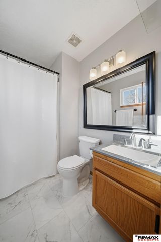 2825 O'Malley Drive, Lincoln, NE 68516