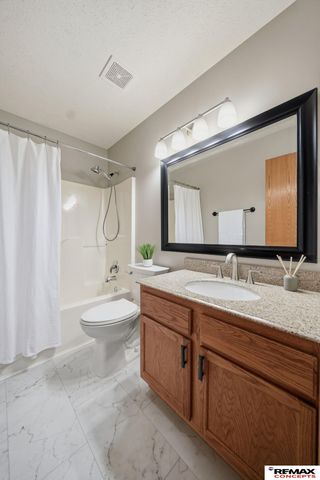 2825 O'Malley Drive, Lincoln, NE 68516