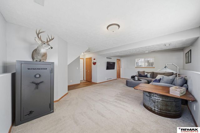 2825 O'Malley Drive, Lincoln, NE 68516