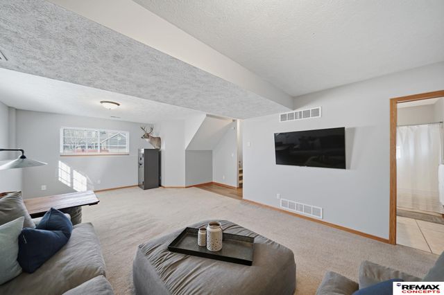 2825 O'Malley Drive, Lincoln, NE 68516