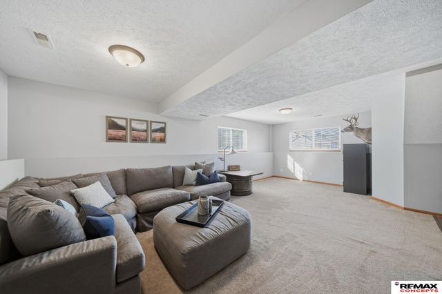 2825 O'Malley Drive, Lincoln, NE 68516