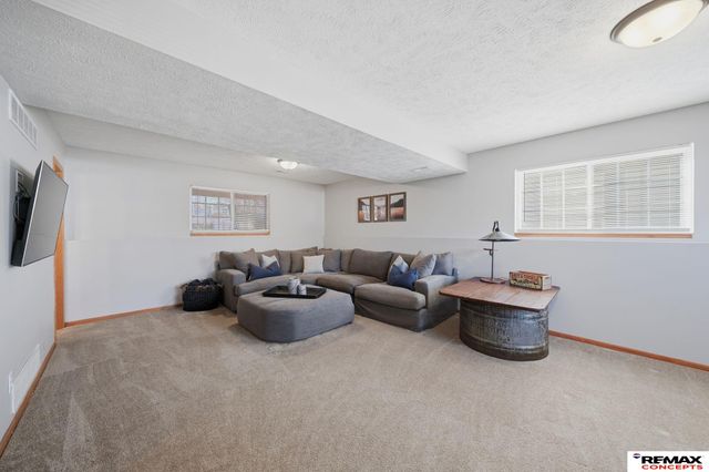 2825 O'Malley Drive, Lincoln, NE 68516