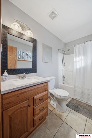 2825 O'Malley Drive, Lincoln, NE 68516