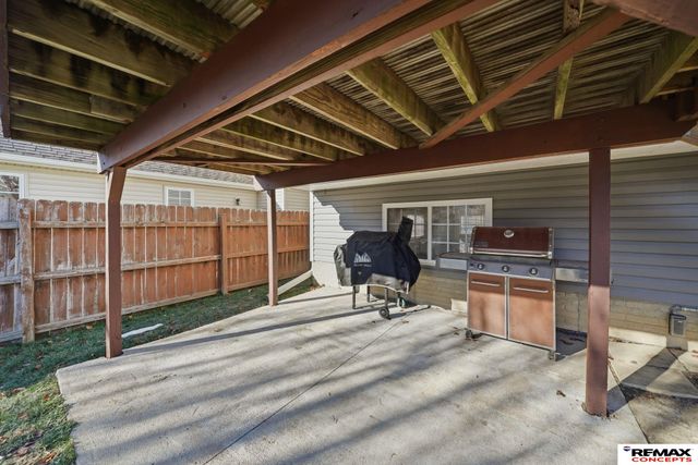 2825 O'Malley Drive, Lincoln, NE 68516