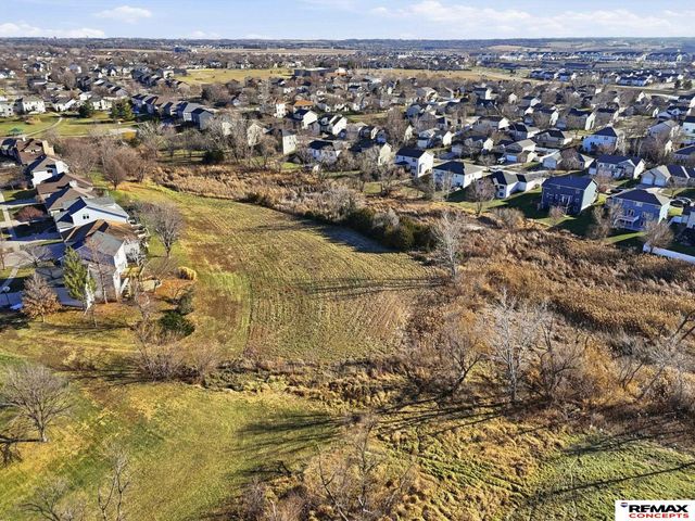 2825 O'Malley Drive, Lincoln, NE 68516