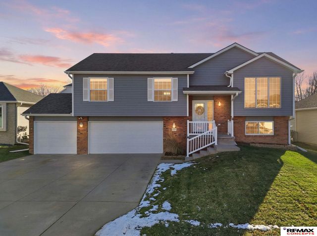 2825 O'Malley Drive, Lincoln, NE 68516