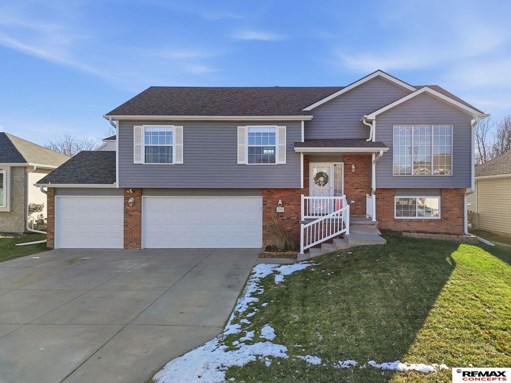 2825 O'Malley Drive, Lincoln, NE 68516