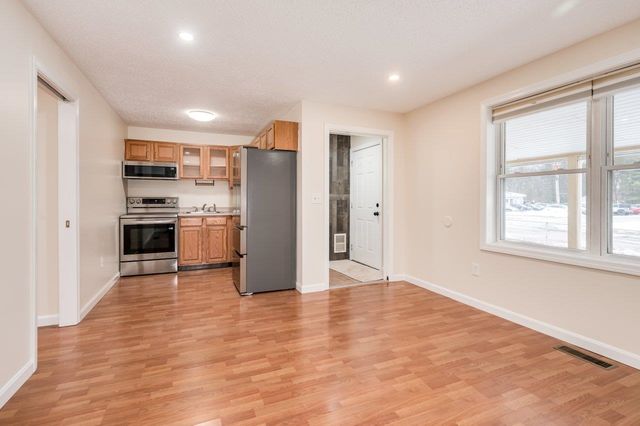 172 Ledge Street, Nashua, NH 03060