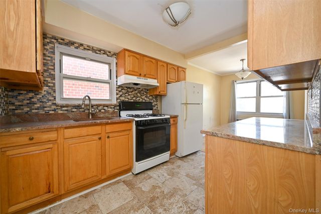 32-69 38th Street, Astoria, NY 11103