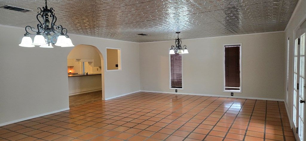 Image 5 of property listing at 1733 Calle Senderra Rd, San Angelo, TX 76904