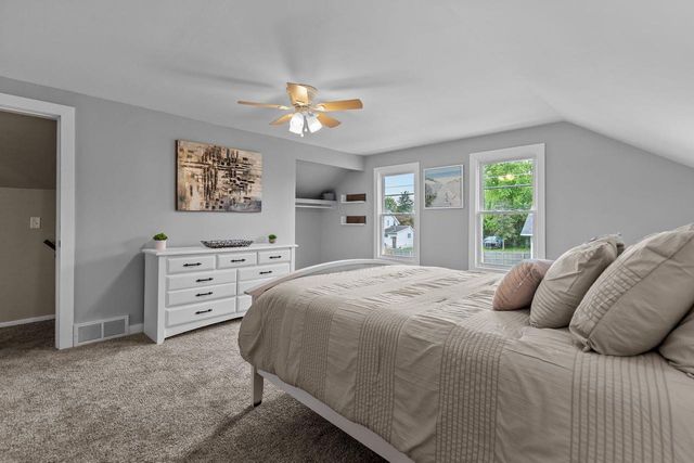 708 W 6TH AVENUE, Oshkosh, WI 54902