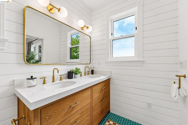 2222 Blake St, Berkeley, CA 94704
