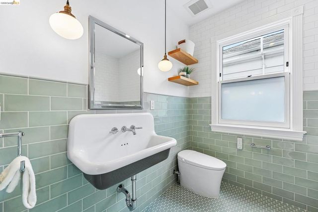 2222 Blake St, Berkeley, CA 94704