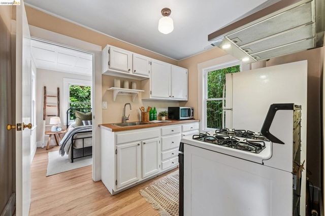 2222 Blake St, Berkeley, CA 94704