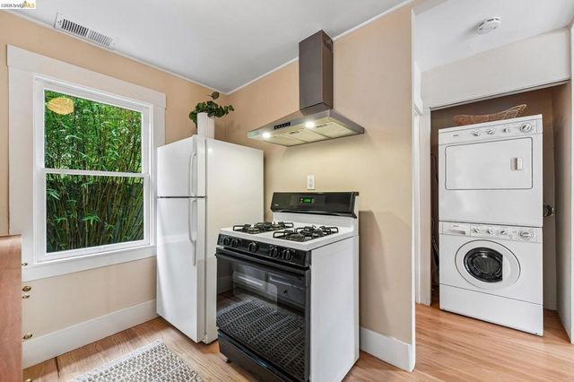 2222 Blake St, Berkeley, CA 94704