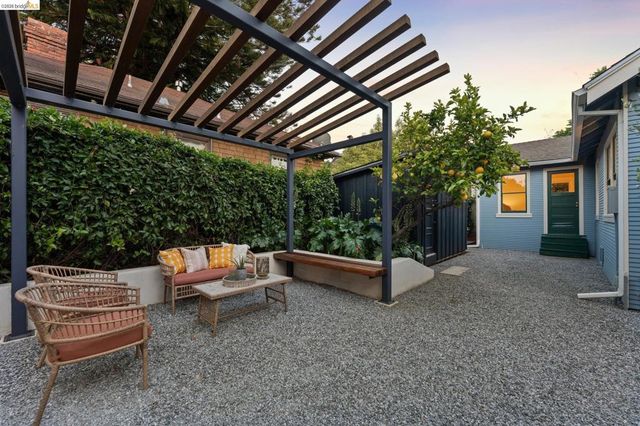 2222 Blake St, Berkeley, CA 94704
