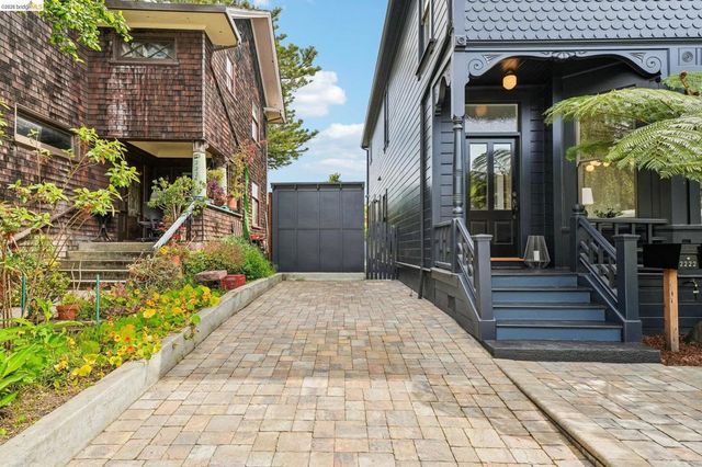 2222 Blake St, Berkeley, CA 94704